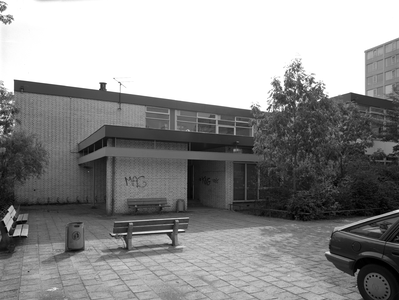 814639 Gezicht op het gebouw van het Trajectum College (Dag- en Avondonderwijs voor Volwassenen / Nederlands voor ...